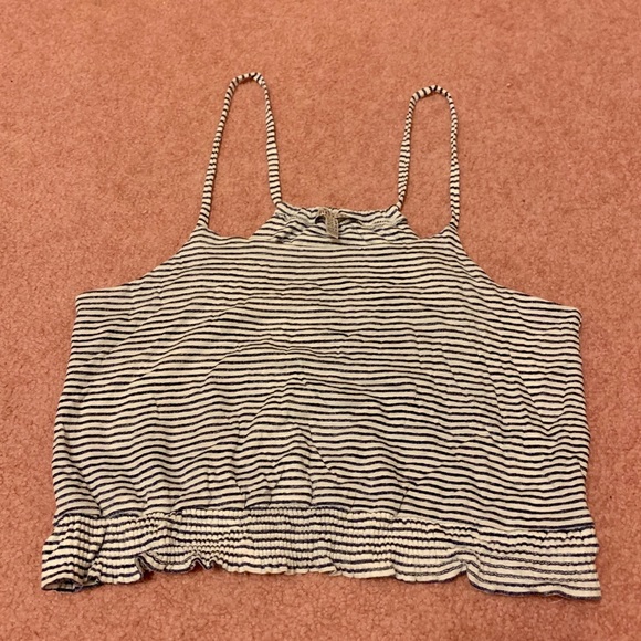 ✨2/$16✨ Zara crop top - Picture 1 of 4
